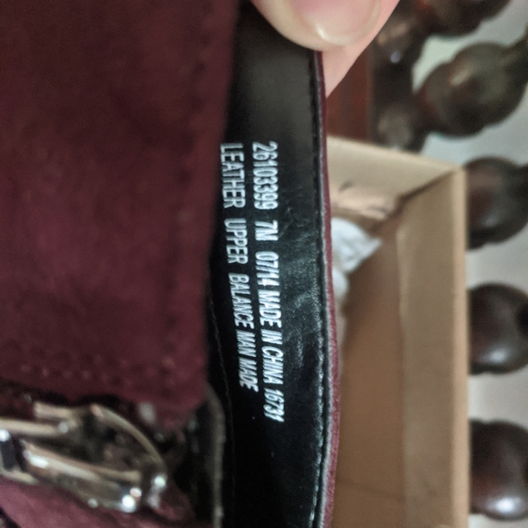 Clarks booties beautiful burgundy color - Picture 8 of 8